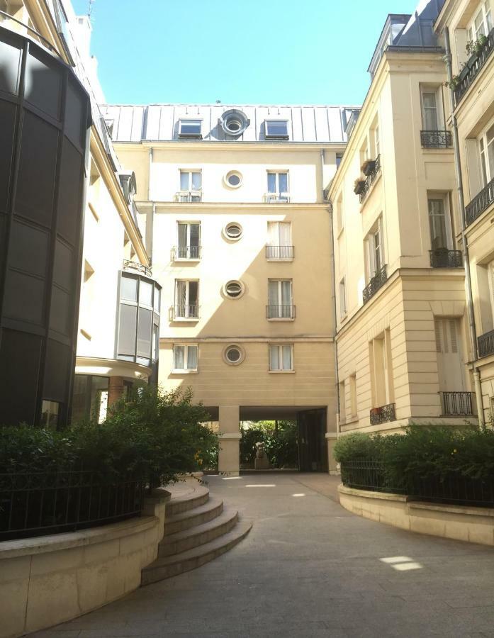 52 Clichy Bed & Breakfast - Chambre D'Hotes Bed & Breakfast Paris Exterior photo